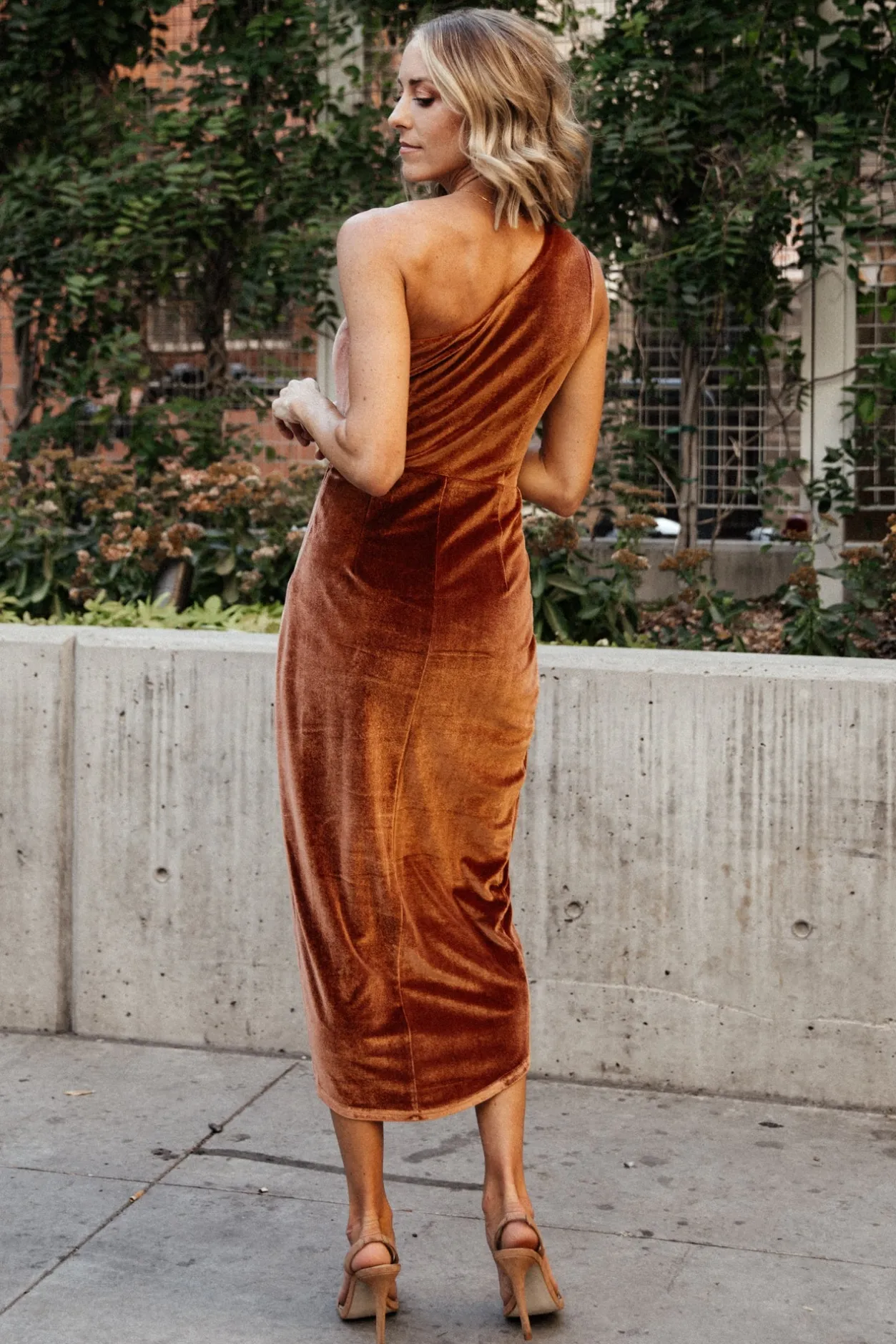Hot Baltic Born Kourtney Velvet One Shoulder Midi Dress | Spice
