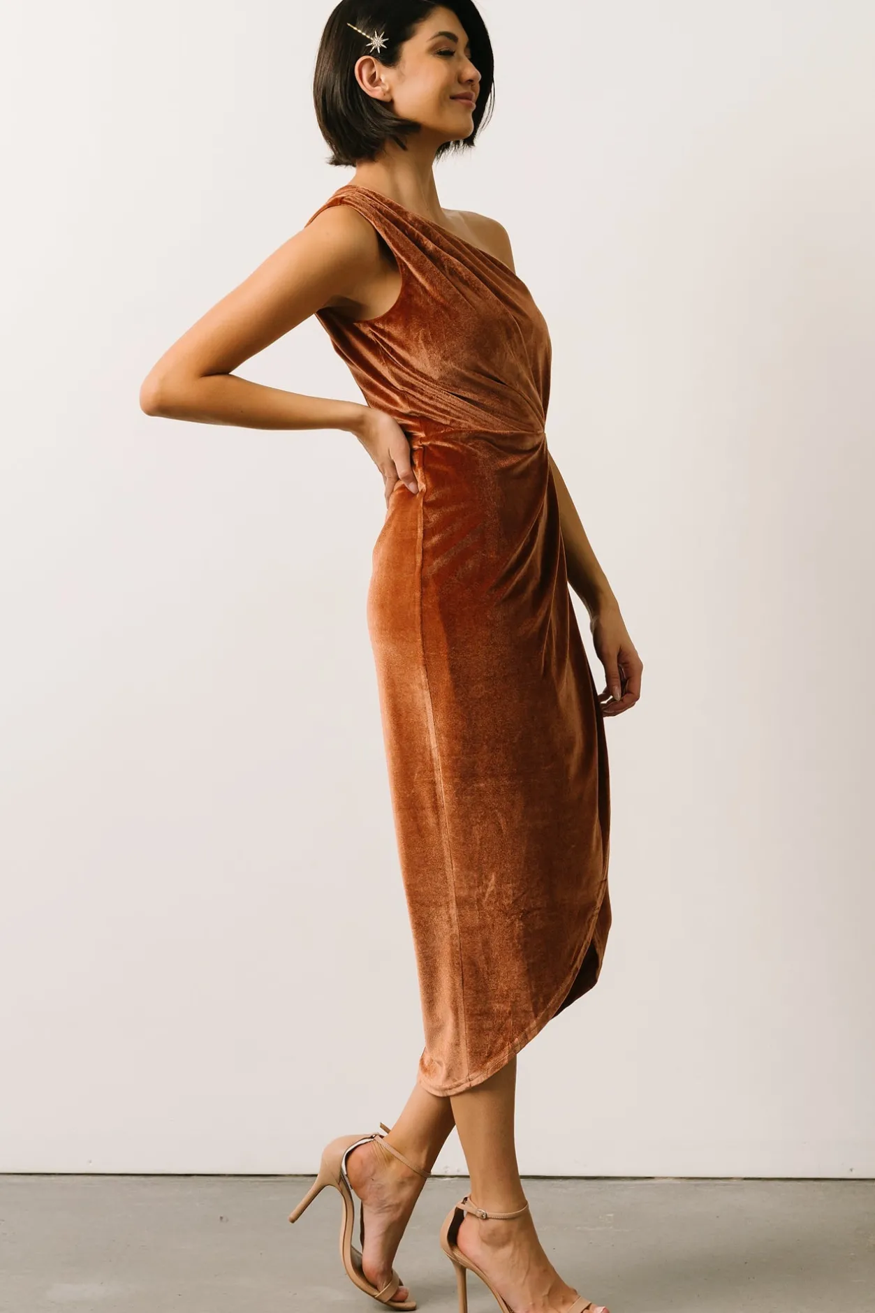 Hot Baltic Born Kourtney Velvet One Shoulder Midi Dress | Spice